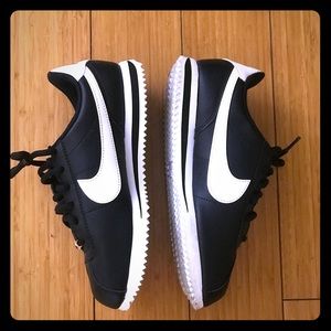 Nike Cortez - classic black and white